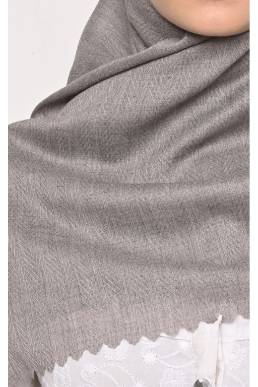 Hijab Segi 4 Voal Zaffron Lasercut Stupa Grey
